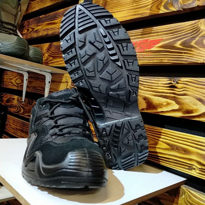 sepatu Lowa cina 4' inci