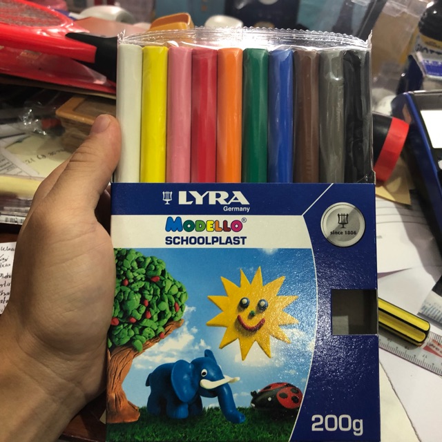 

School plast lyra 200 gram malam jerman
