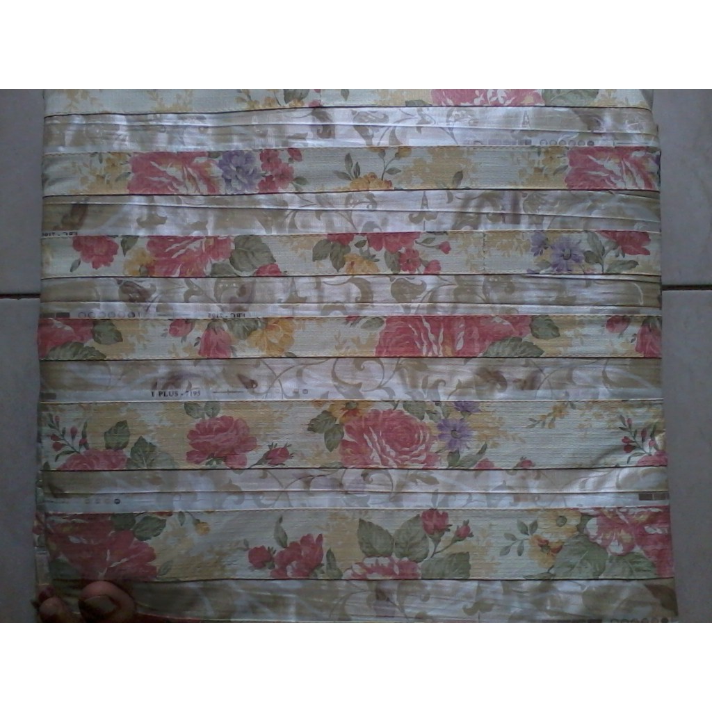 Tikar Plastik Bermotif