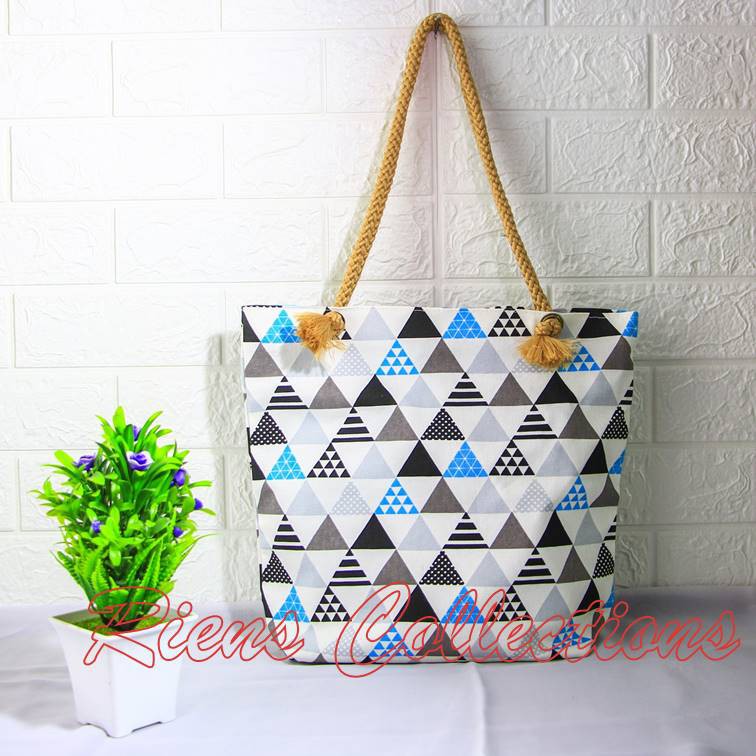 TOTEBAG KANVAS TALI KEPANG MOTIF SEGITIGA. TAS KANVAS TAS SOUVENIR JOGJA. RIENS COLLECTIONS