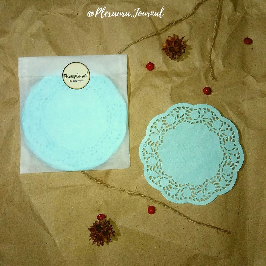 

Kertas Doilies/ Kertas roti “Blue ” untuk hiasan scrapbook, bujo, DIY