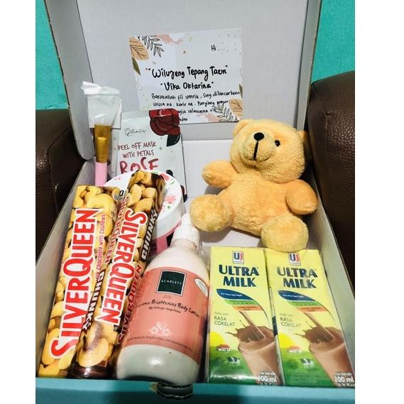 

KDS (1KG) HAMPERS BOX / GIFT BOX / KADO / LEBARAN / ULANG TAHUN / SCARLETT WHITENING (ORIGINAL 100%)➴• (Terupdate)Diskon promo ➴