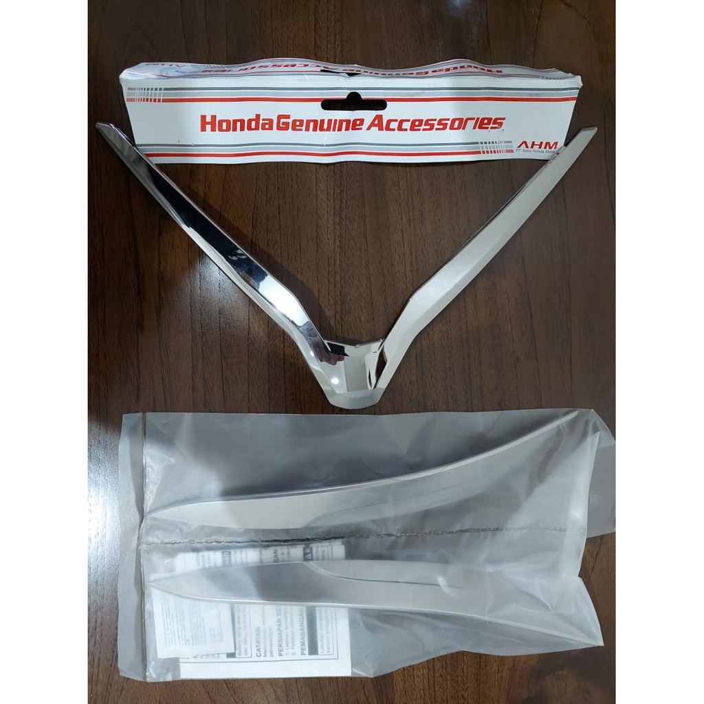 Garnish Headlight (Hiasan / Alis Lampu Depan) Honda PCX