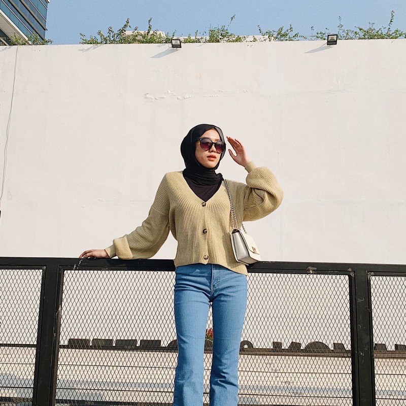 Lila Crop Cardigan Rajut Premium Tebal Cardigan Kancing Oversize-Cream