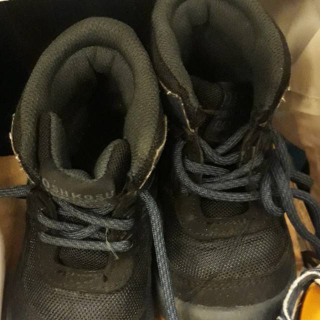 PRELOVED Sepatu boot oshkosh size 24