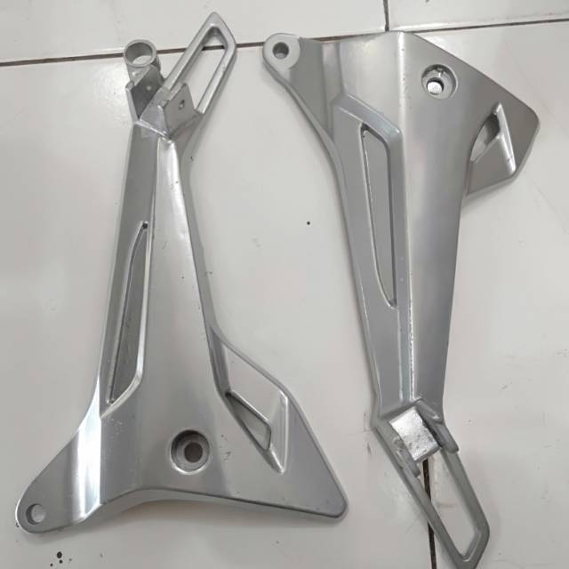 Foot step revo dudukan step belakang revo lama