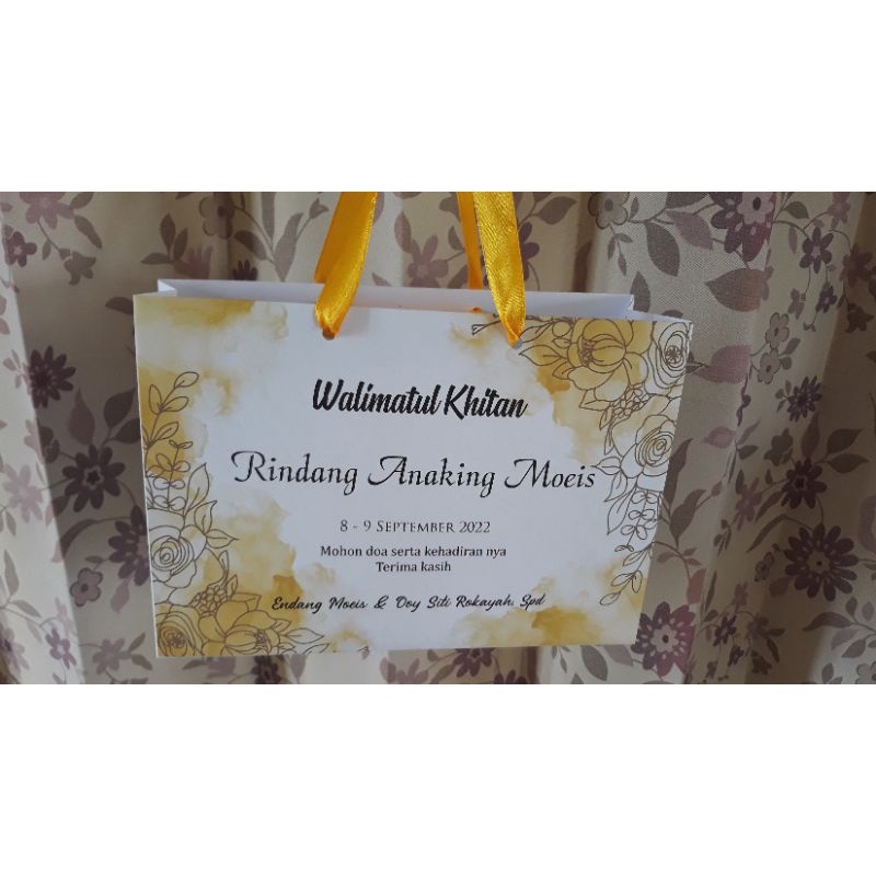 

Tas Ekonomis KECIL P24xL7xT17 MURAH PaperBag Bridesmaid Paper Bag Souvenir Gift Packaging Toko