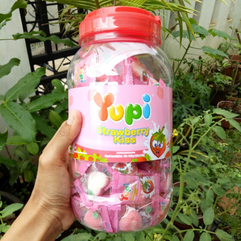 

YUPI Strawbery Kiss Jar/ Yupi kemasan toples EXP JAN 2026