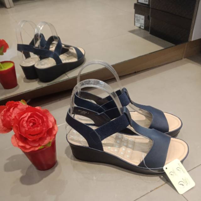 Sepatu sendal bata comfit