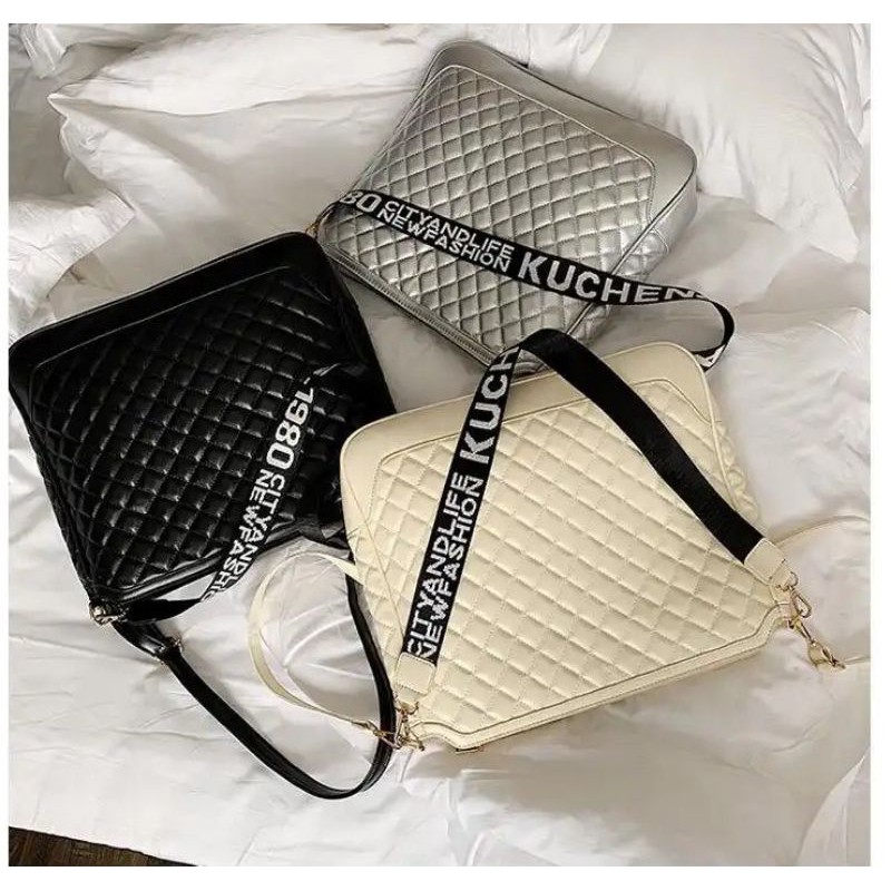 

Kode: ELJ 5503IDR : 146 rb Bahan : Kulit PU ukuran: 38 x 34 x 8 cm Warna :Black, Beige, Silver