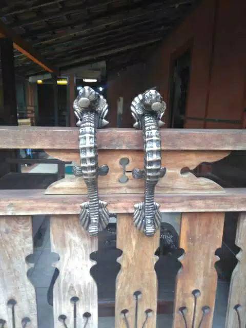 Handle Pintu / Gagang Pintu Rumah Pagar Kuningan Motif Kuda Laut 01