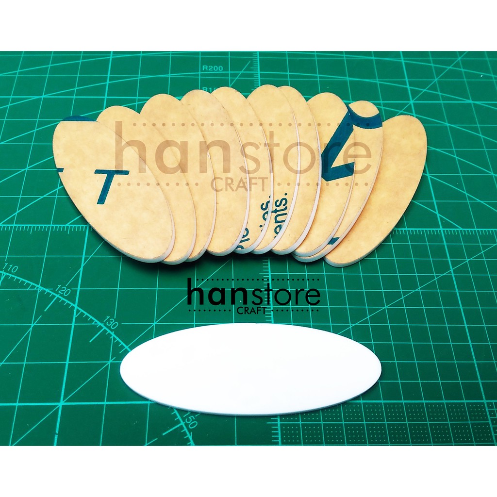 

RS 8 x 2,5 cm OVAL NAMA DADA / NAME TAG Bahan Akrilik Polos