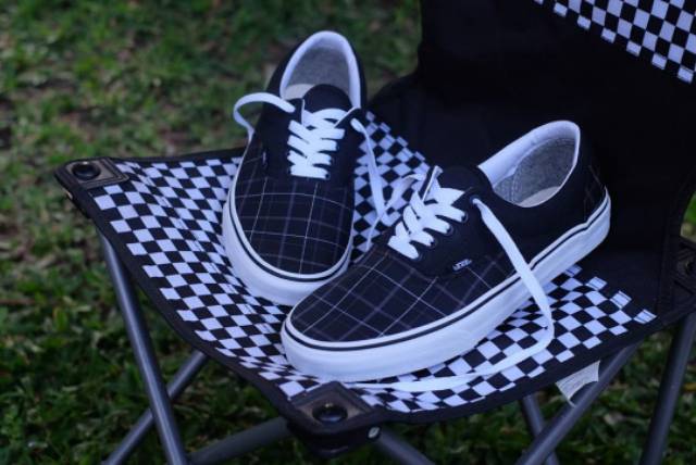 harga vans era woven plaid black