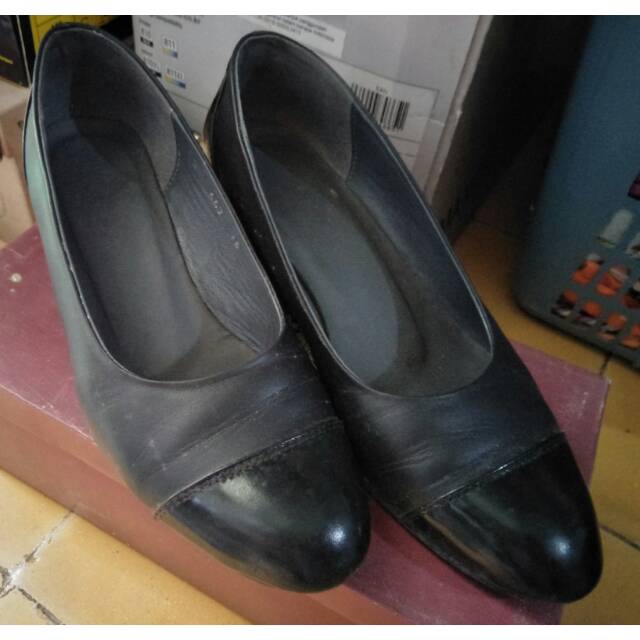 Sepatu buccheri hitam preloved