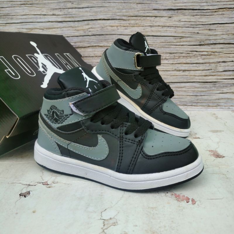 SEPATU ANAK NIKE AIR JORDAN HITAM ABU GRADE ORI SEPATU SEKOLAH ANAK