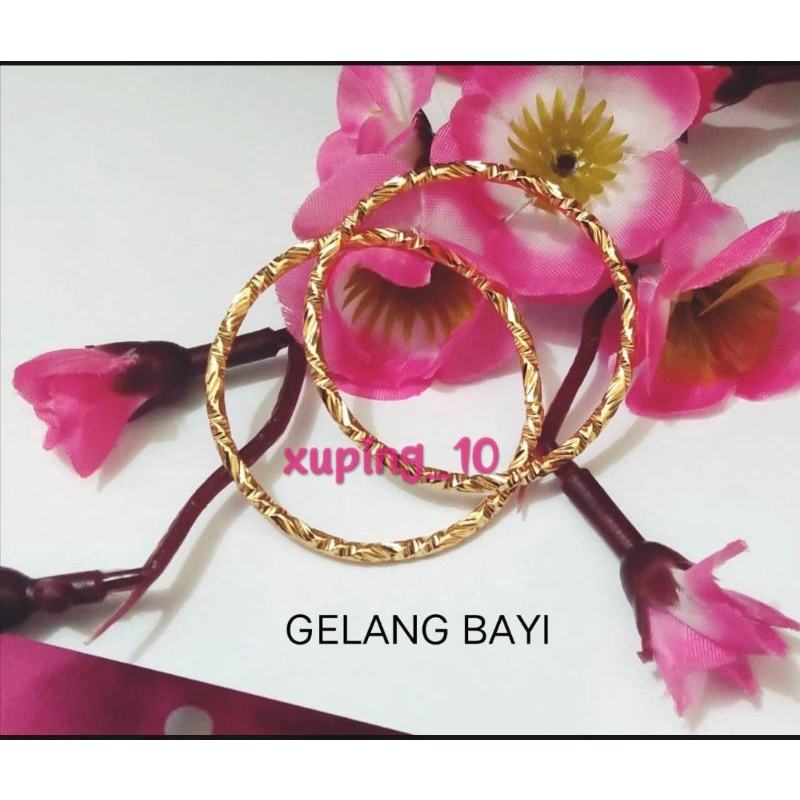 Perhiasan Xuping Gelang Keroncong Bayi Berukir 2 Pcs Emas Usia 1-12 Bulan