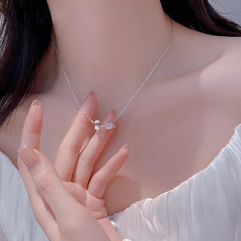 YEEZII Kalung Rantai Liontin Bunga Tulip Hias Kristal Warna Silver / Gold Untuk Wanita