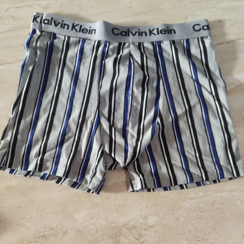 Celana dalam Celana Boxer cowok motif salur