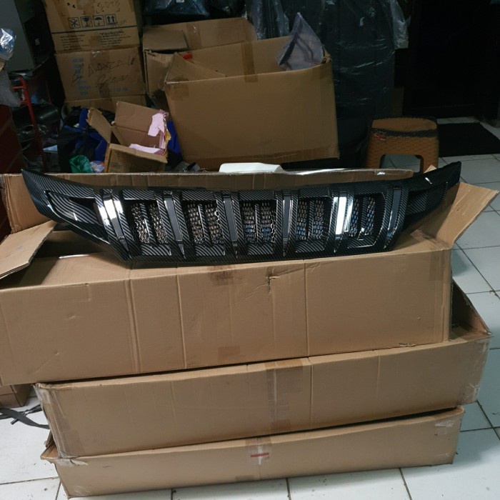 Front Grill / Grille Depan Carbon Otoproject Xpander