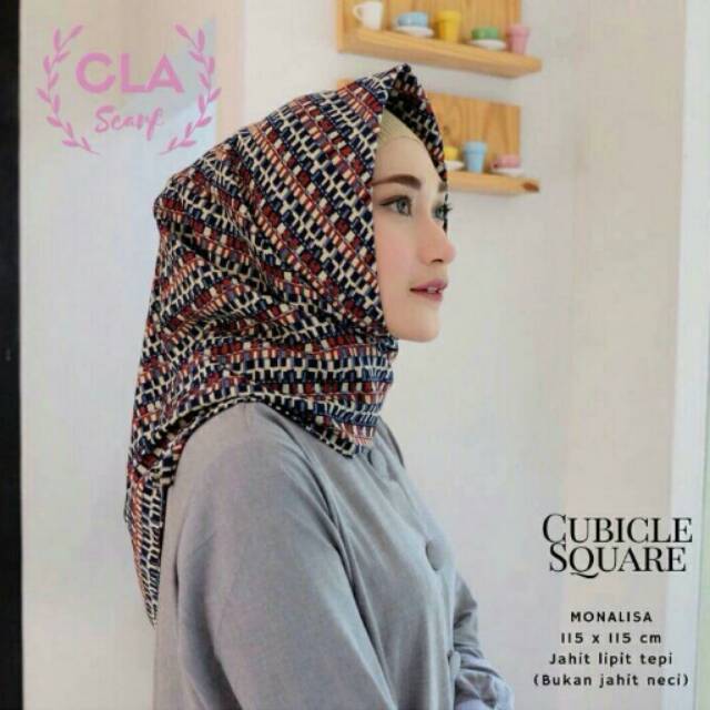 Jilbab segiempat motif warna merah bata cubicle Monalisa ukuran 115 x 115 cm jahit lipit tepi