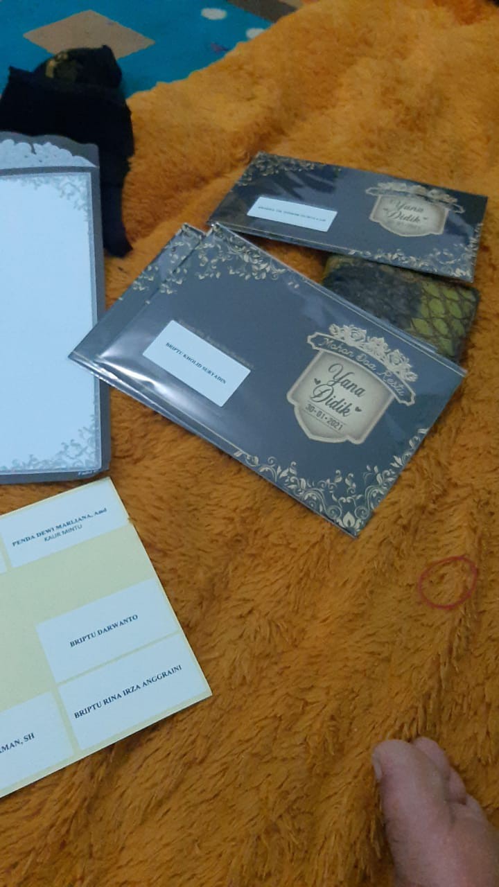 Plastik Undangan 1 Pack Isi 100. Plastik Berkualitas. Bahan Tebal Dan Tidak Mudah Sobek.