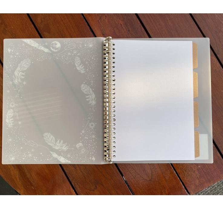 

Hot Sale BINDER WENGU A5/B5 MOTIF FEATHER COVER DOFF HITAM PUTIH RING BESI