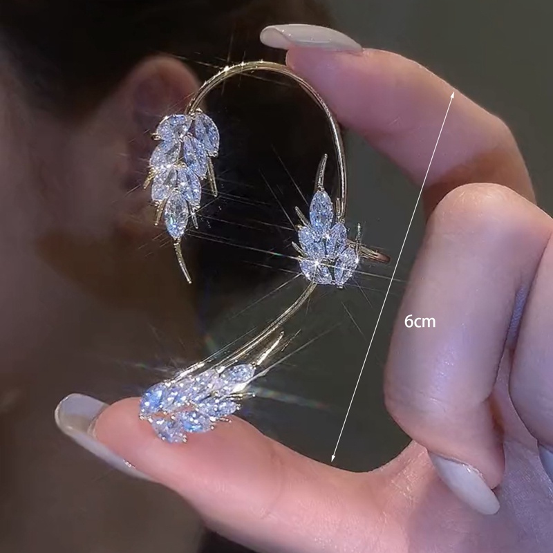 Anting Klip Tanpa Tindik Desain Bulu Butterfly Aksen Zircon Warna Silver Untuk Wanita