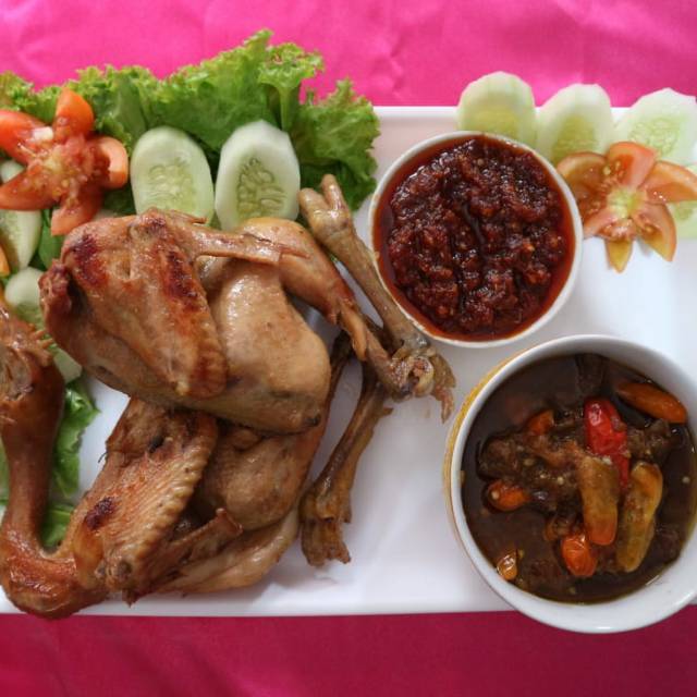 

Ayam Ingkung Arinda