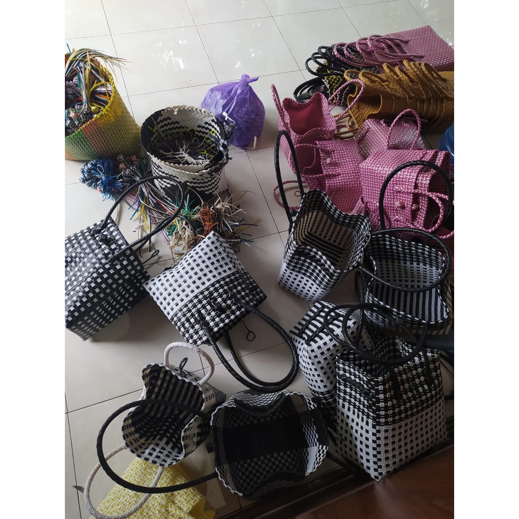 Tas Jali Jali/ Totebag / Tas Anyaman / Tas Anyaman Plastik Monokuro (Size L)