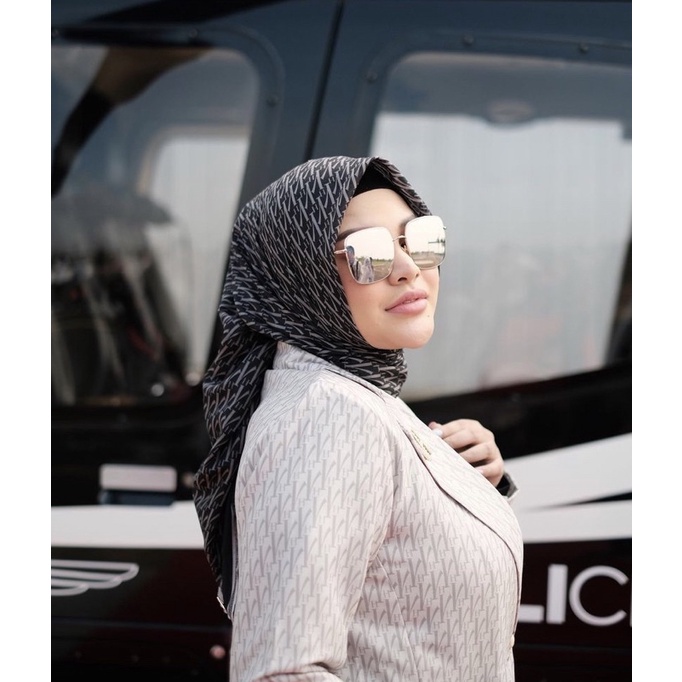 BOHEMIAN SCARF MONOGRAM KIND BOLD TERISTIMEWA KUAS SCARF LALACE VOAL VANILLA HIJAB