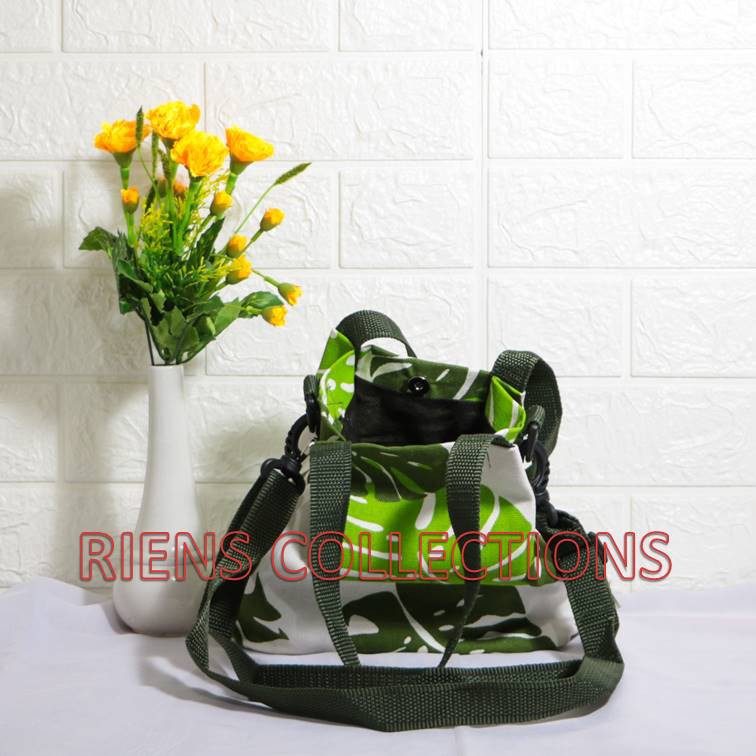 SLING BAG TAS SELEMPANG KANVAS MOTIF MONSTERA. TAS KANVAS. RIENS COLLECTIONS