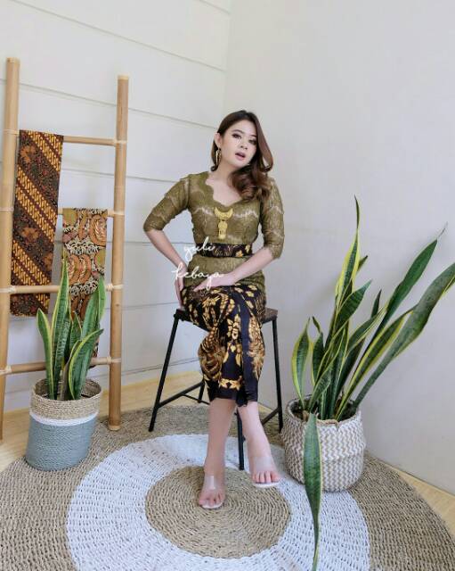 Kebaya Bali Nagita Brukat Rangrang