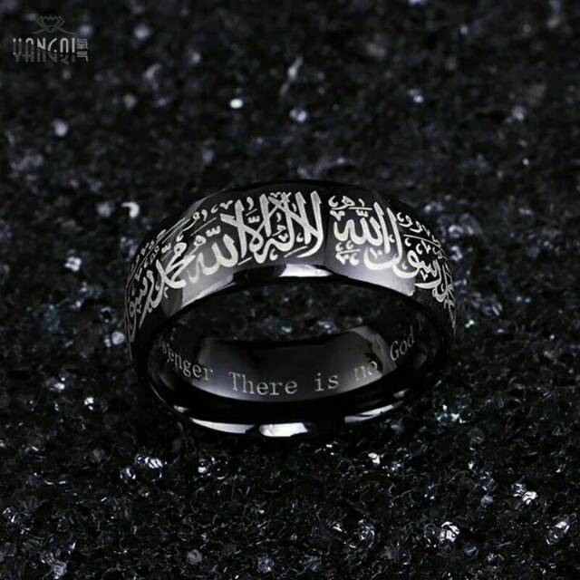 Cincin pria hitam cincin kaligrafi