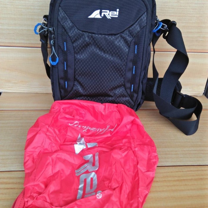 TAS SELEMPANG REI ARIZONA TAB 10 INCLUDE RAIN COVER BLK - TRAVEL POUCH