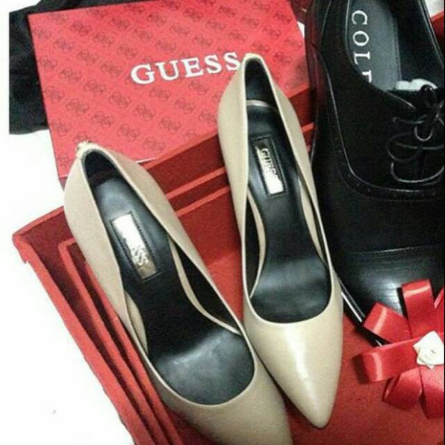 Sepatu Guess