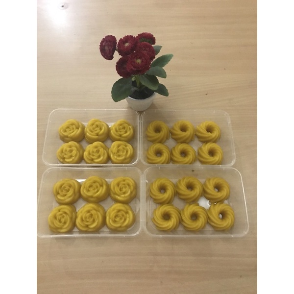 

Kue Talam Labu Kuning/Ubi Ungu 1 kotak isi 6pcs