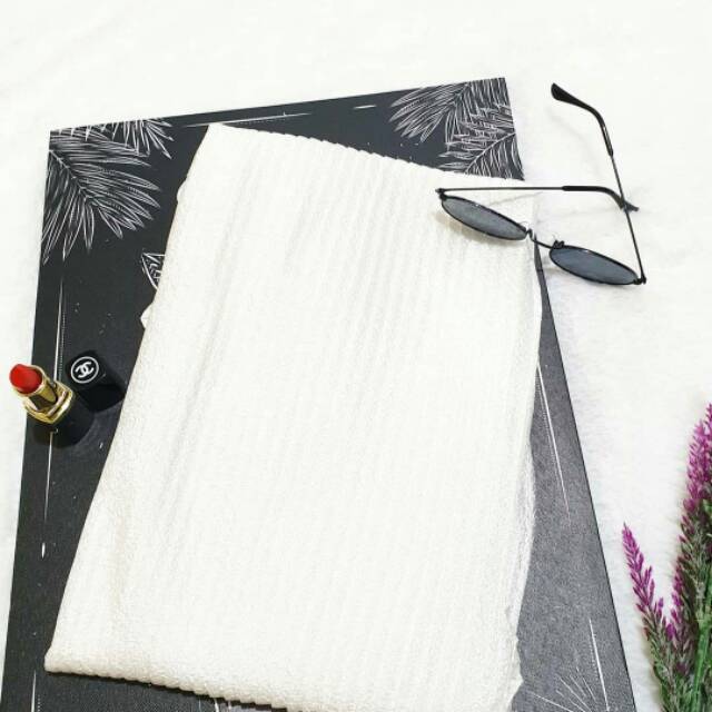 Hijab segiempat plisket jeruk premium putih