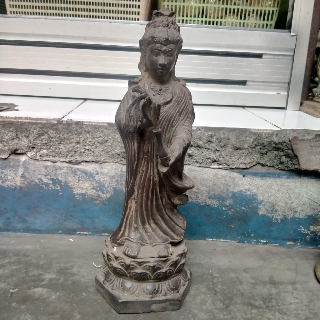 Patung Pajangan Dewi Kwan Im Hitam Perunggu Besar Antik