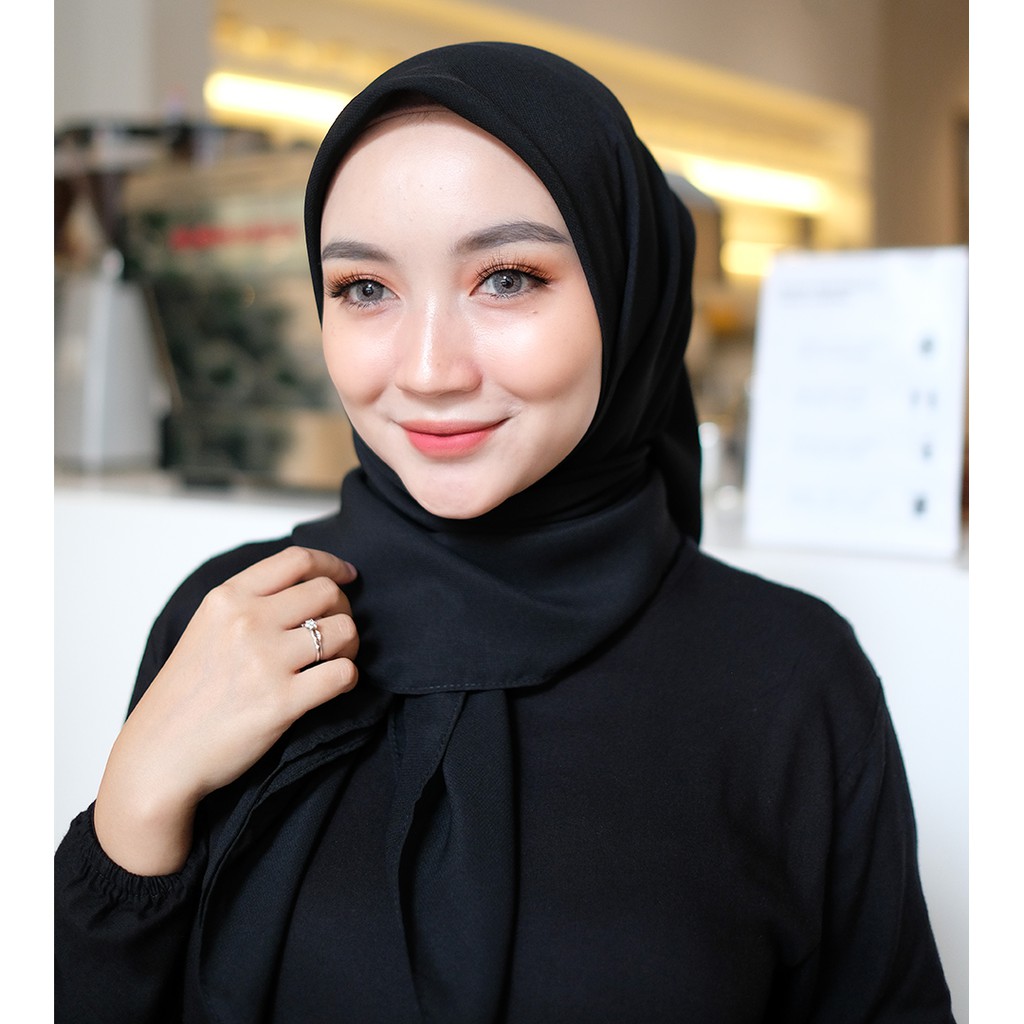 Vallina Outfit - Hijab Segi Empat Polos | Basic Plain Jilbab Bella Square Pollycotton Premium-2