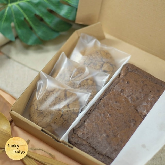 

Funky Fudgy - Hampers Lebaran #1 (Parcel Brownies dan Cookies)