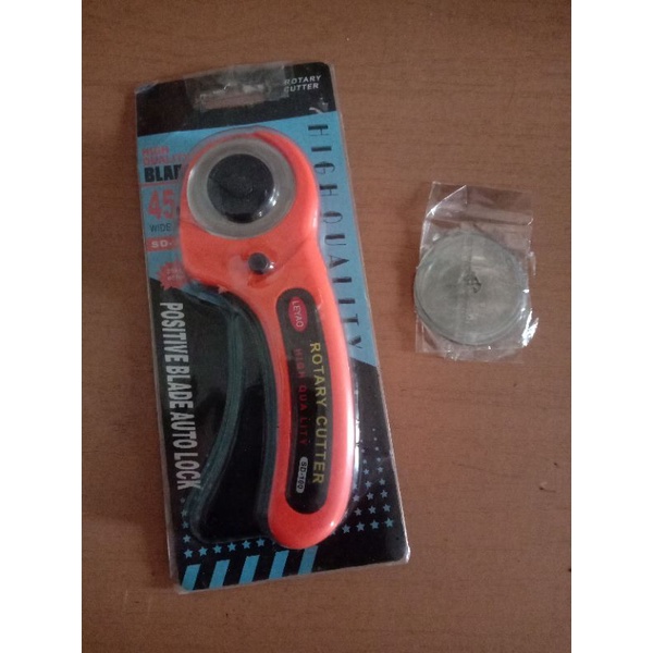 

Rotary Cutter +refill 5pcs