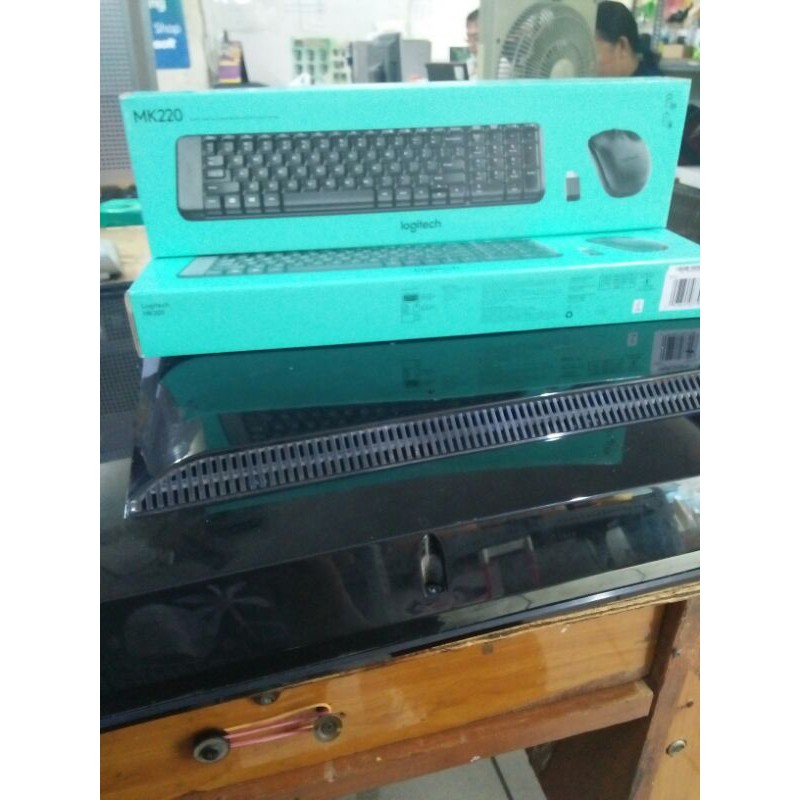 LOGITECH MK 220 Keyboard Mouse