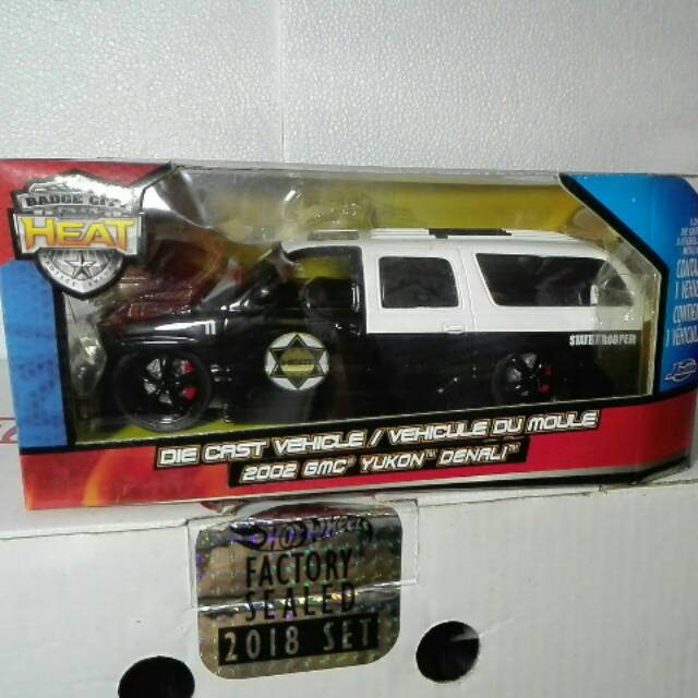 Jada Toys Badge City Heat 2002 GMC Yukon Denali 1:24