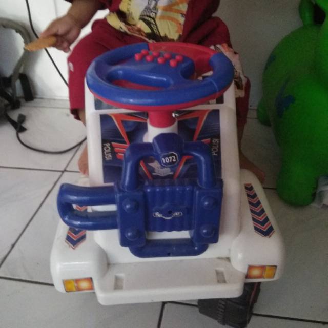 Mainan mobilan anak dorong second