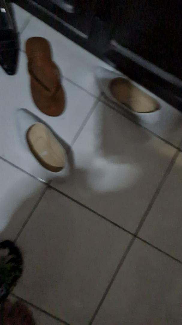 Sepatu Wanita Kantor Glossy Putih