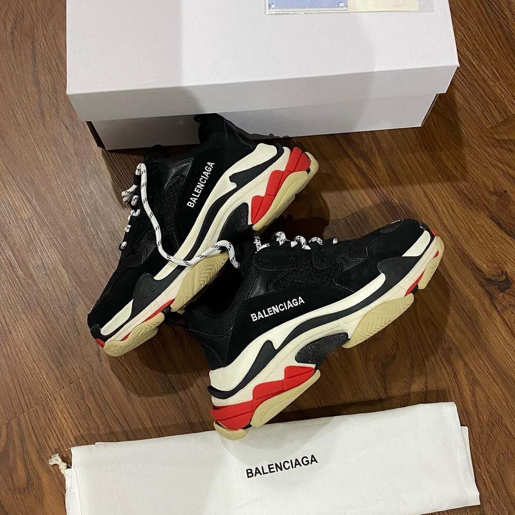 BALENCIAGA TRIPLE S BLACK WHITE LIST RED