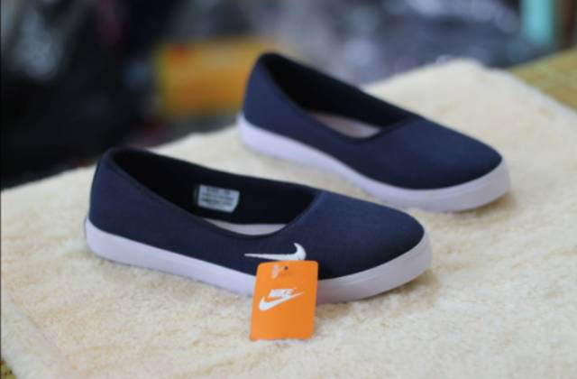 SEPATU WANITA SLIP ON 01 FOXING PUTIH/SEPATU HIJABERS/SEPATU SANTAI KERJA KULIAH