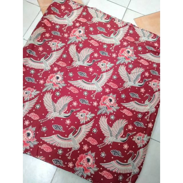 Kain Batik solo motif Bango mabur warna merah