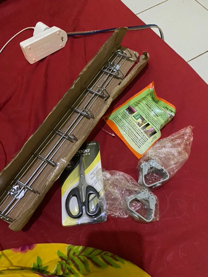 Gantungan Sapu Pel Serbaguna Tempel Dinding