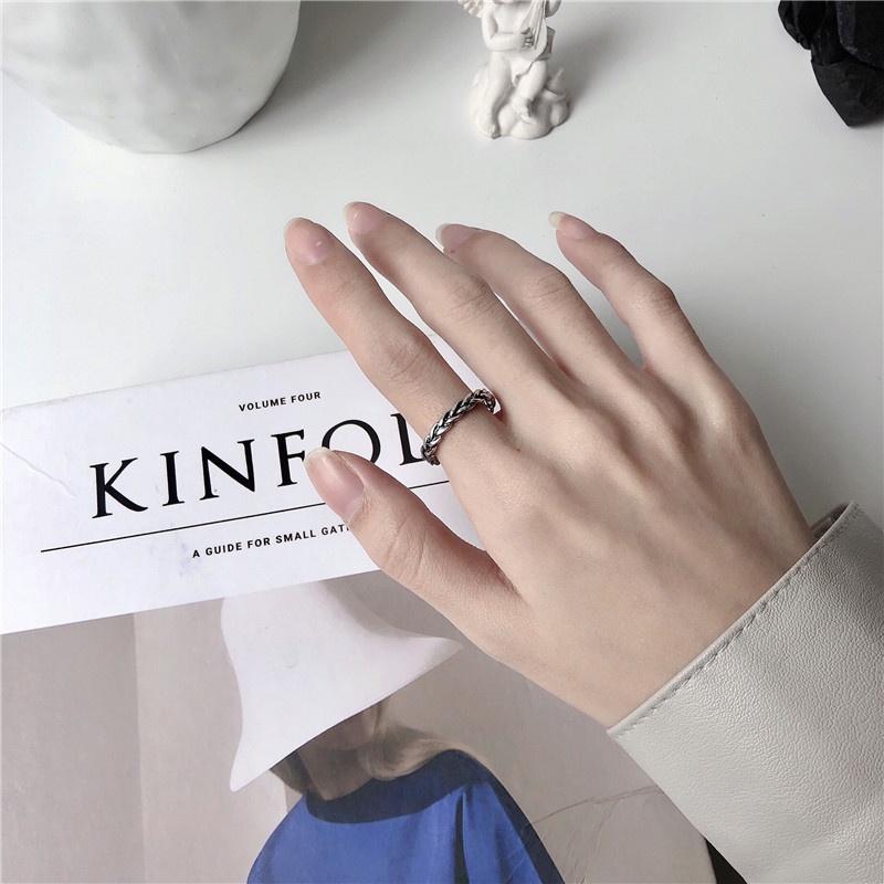 Cincin Model Twist Bahan Metal Gaya Korea Untuk Pria Dan Wanita